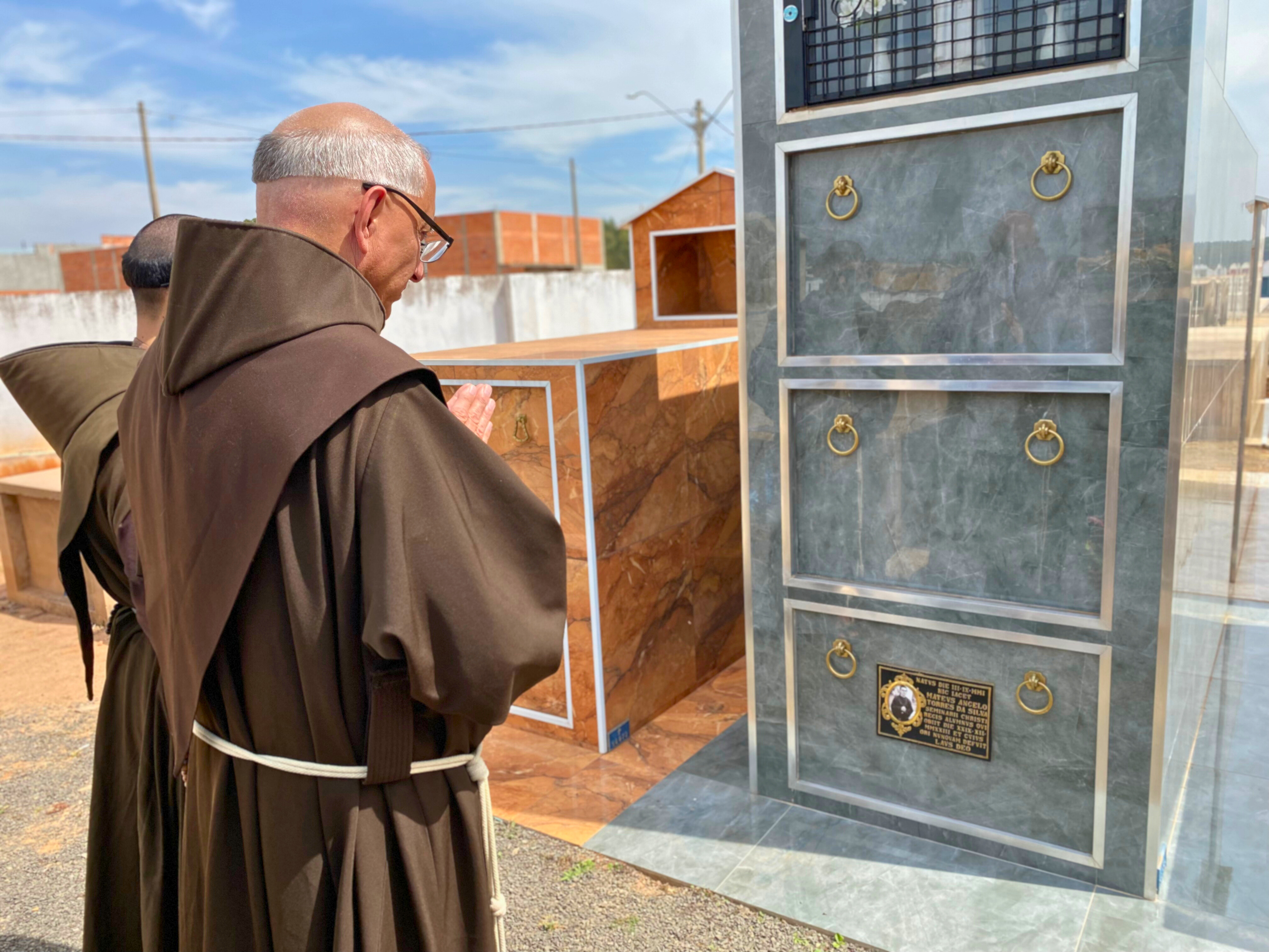 Visita do Padre Geral ao Jazigo dos Frades