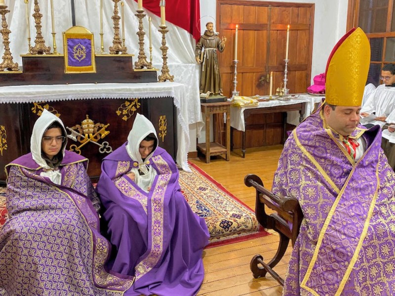 Sua Excelência Revma. Dom Rodrigo celebra o primeiro dia da Novena de&nbsp;Natal