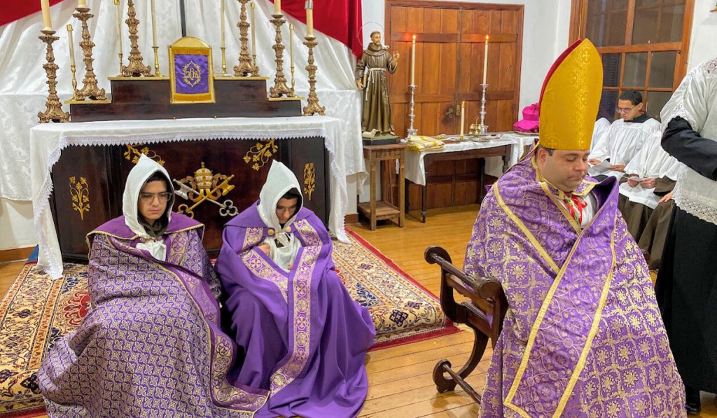 Sua Excelência Revma. Dom Rodrigo celebra o primeiro dia da Novena de Natal
