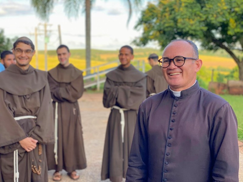Visita do Rev. Pe. Gilberto Lima ao&nbsp;Convento